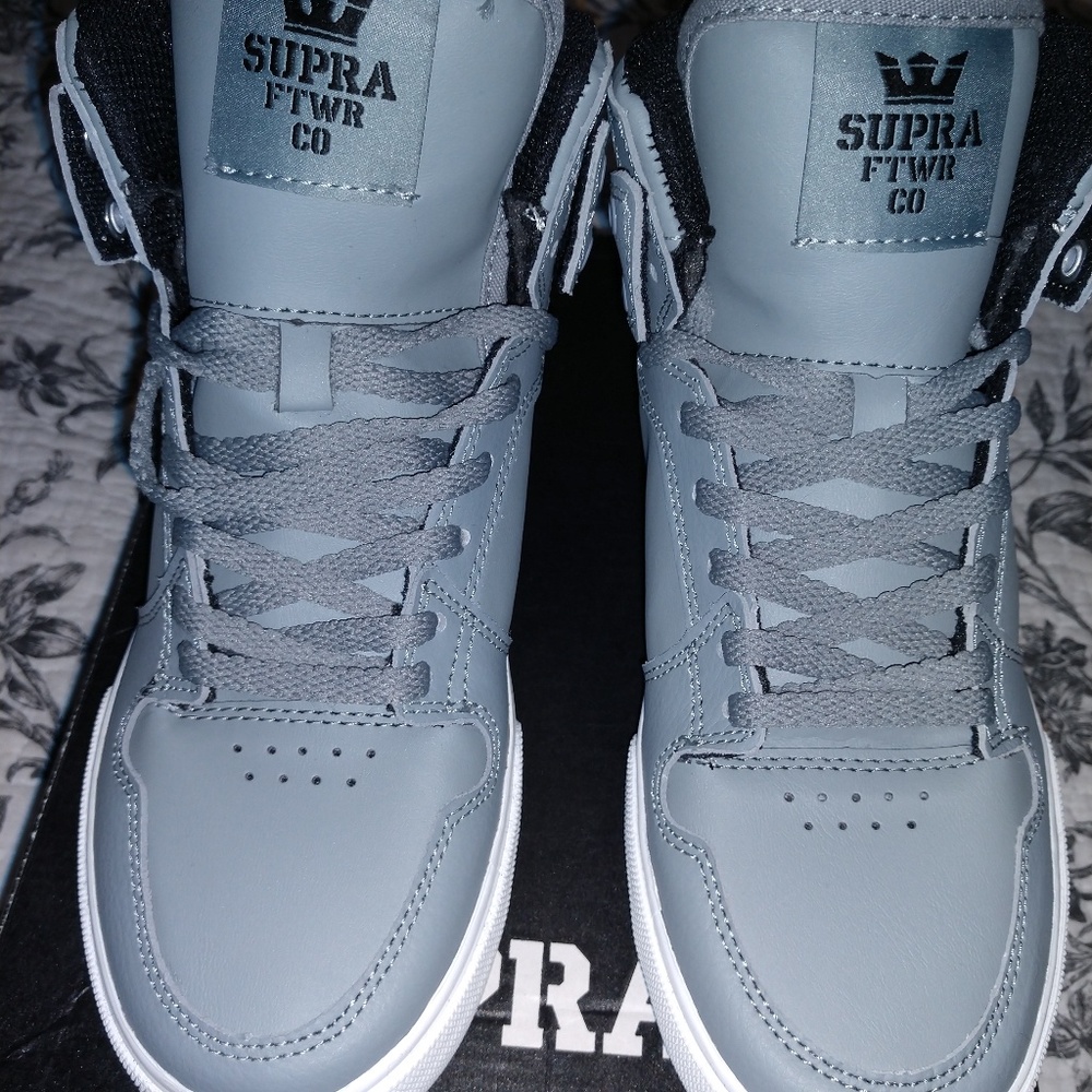 Boys Supra Vaider high top skate shoe